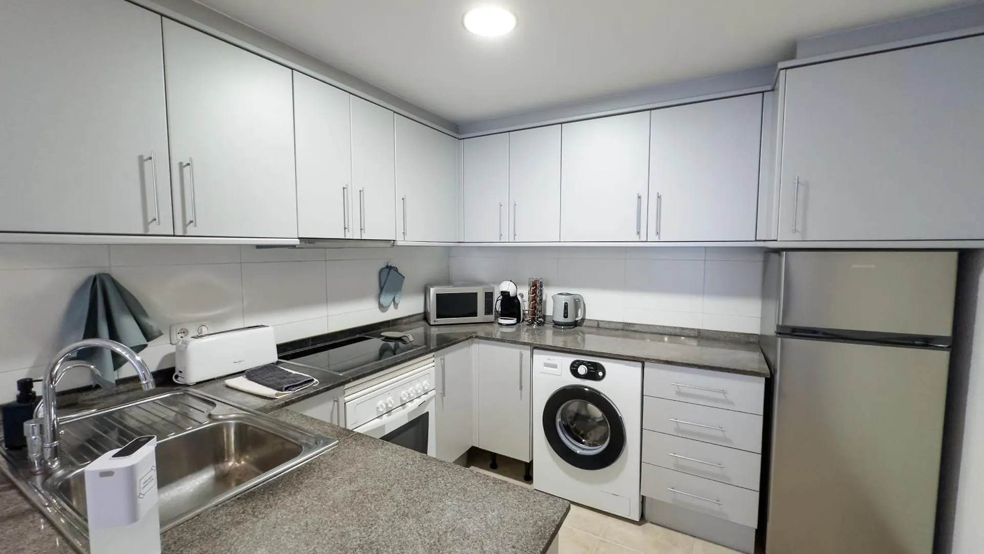 Lloret Apartment & Parking 료렛 드 마르