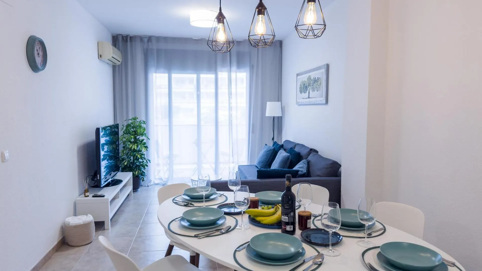 Lloret Apartment & Parking의 연락처